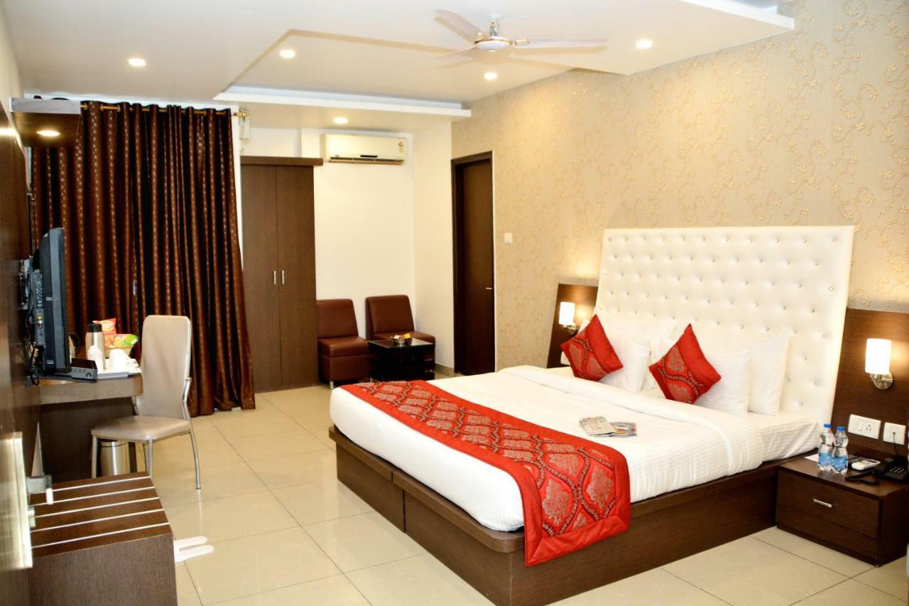 Surya International Hotel *